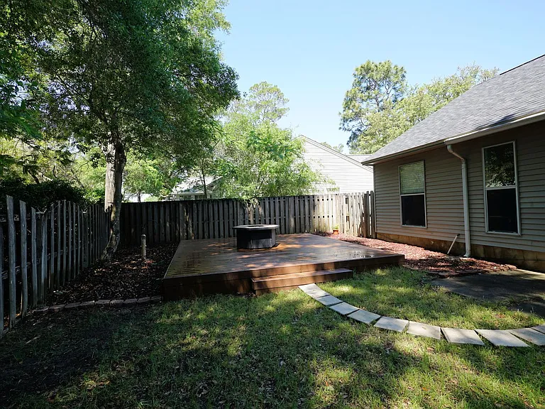 4496 Parkwood Ln W — Photo 31