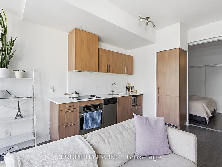 508 Wellington St W #809 — Photo 6