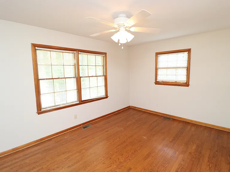 116 Shirley Dr — Photo 20