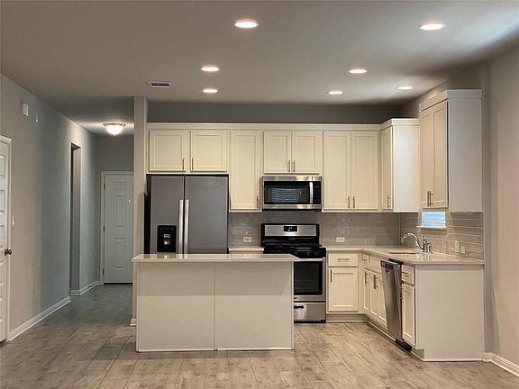 3rd image of 2620 Pecan Island Dr