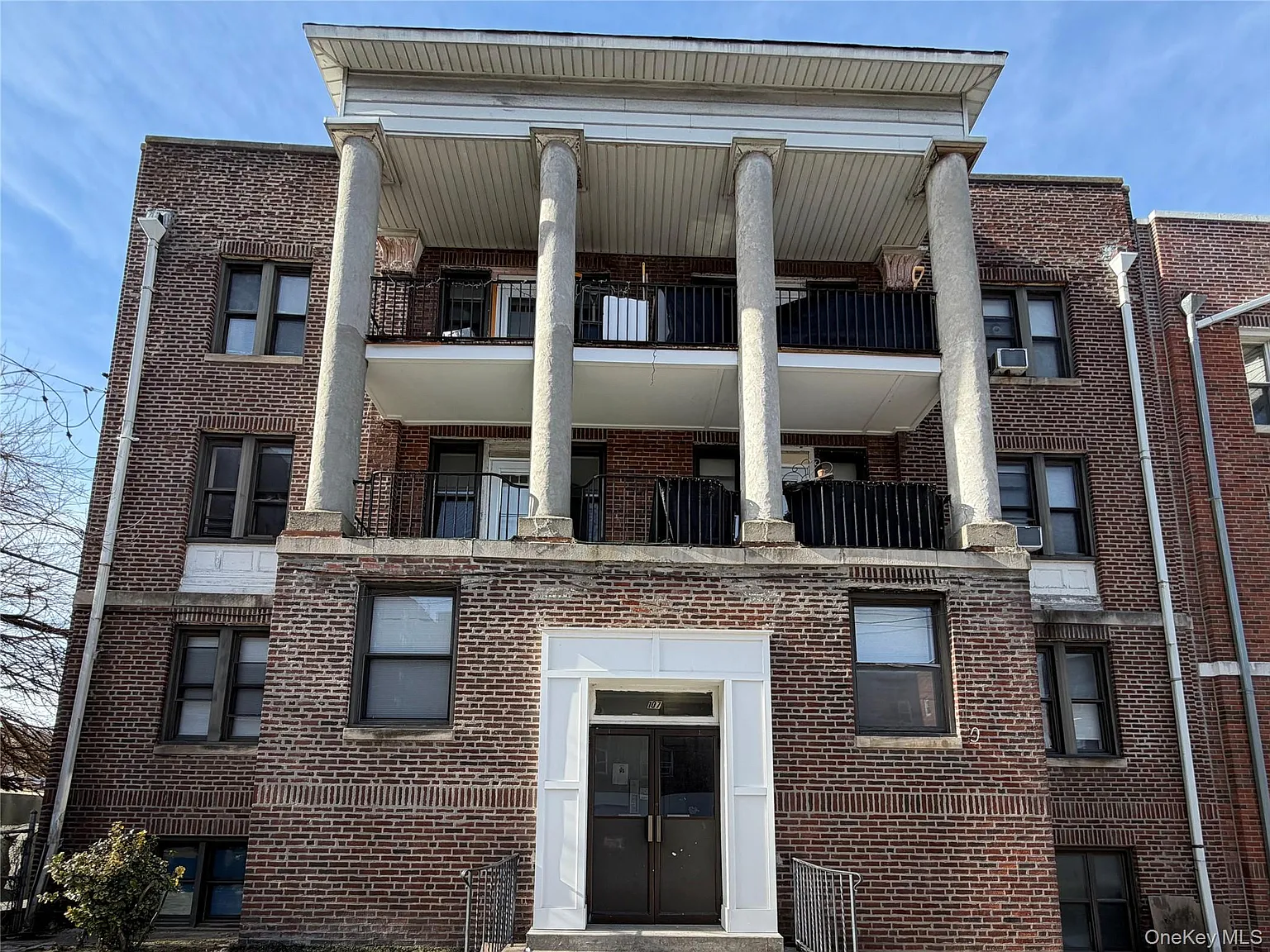 1 bed, 1.0 bath, 900 sqft, $2,000 — Photo 1