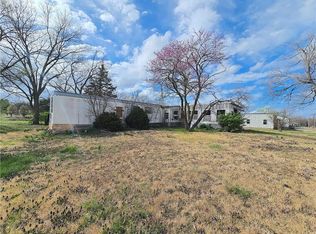 415 N 3rd St, Mound City, KS 66056