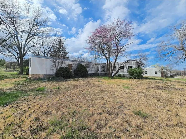 415 N 3rd St, Mound City, KS 66056
