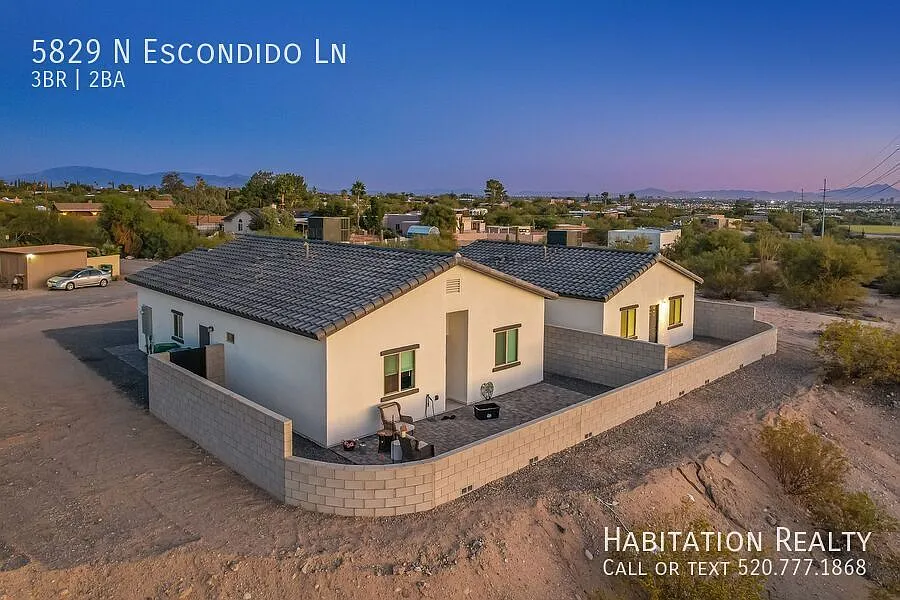 Building Photo - 5829 N Escondido Ln