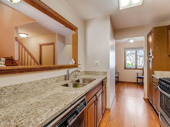 3rd image of 843 Shakespeare Dr #7
