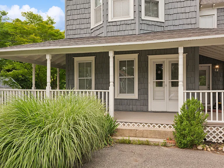 376 Montauk Hwy — Photo 2