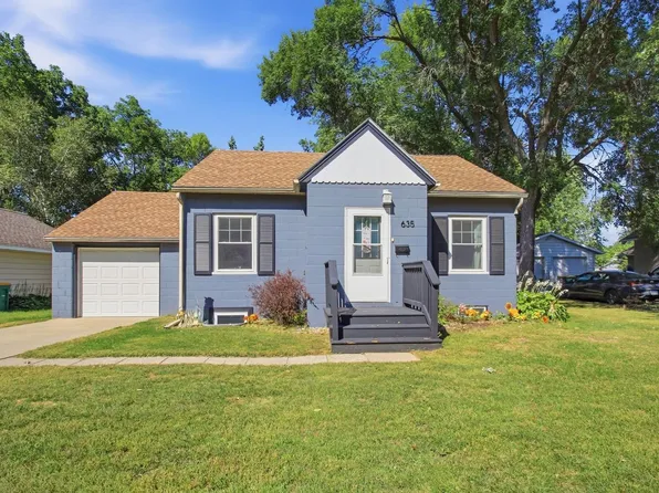 635 E 2nd St, Litchfield, MN 55355