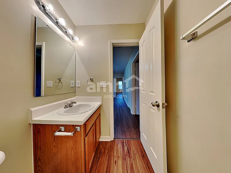 412 Galesburg Dr — Photo 15