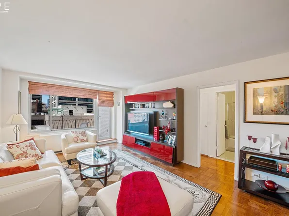 1160 Third Avenue image 1 of 8