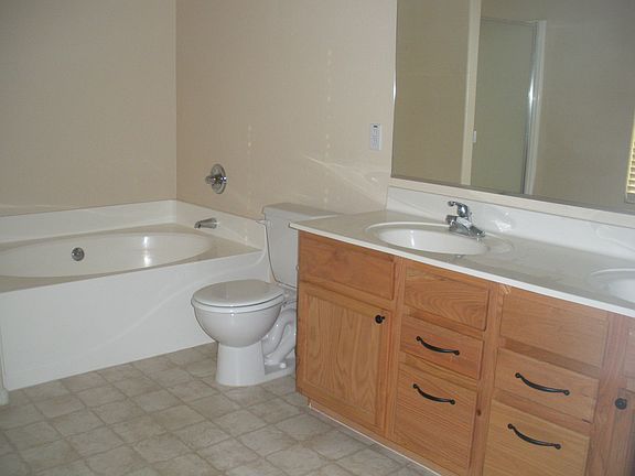 3rd image of 1412 S Crossbow Ct