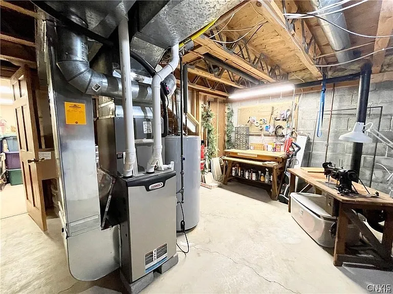 8423 Bubbling Springs Dr — Photo 37