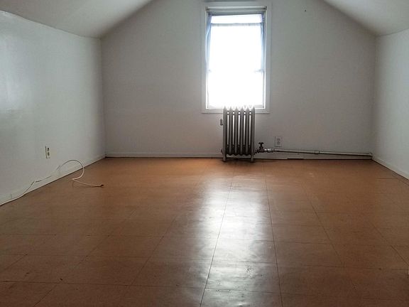 4th image of 8824 188th St #2