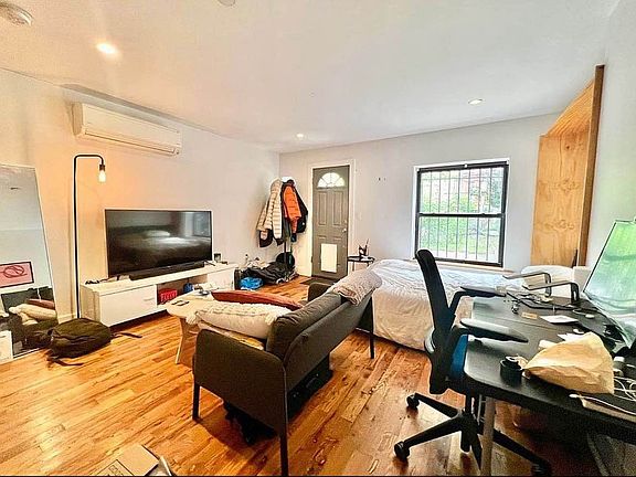 5th image of 448 Jefferson Ave #1B