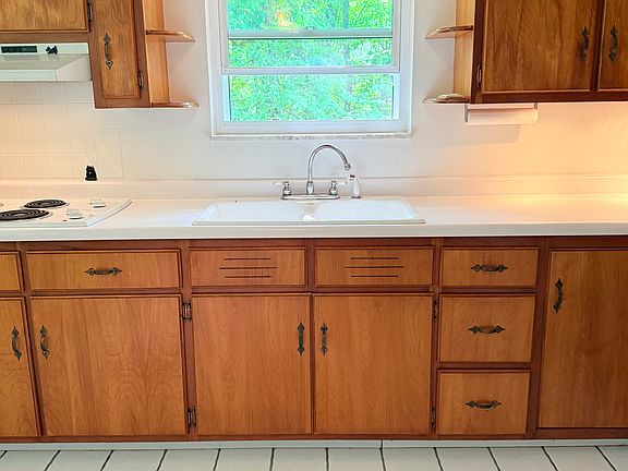 4th image of 3551 Martz Ln