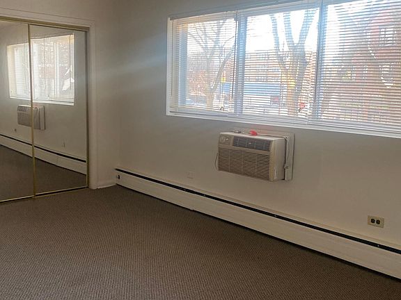 3rd image of 7309 N Greenview Ave #201
