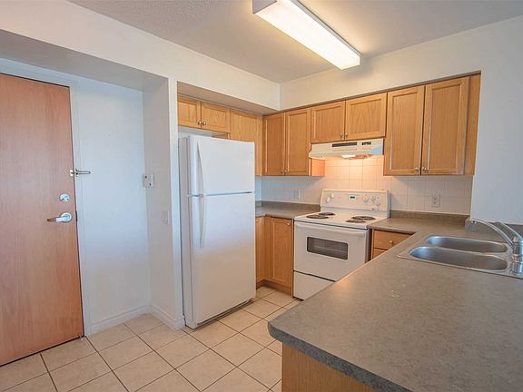4th image of 9017 Leslie St #316