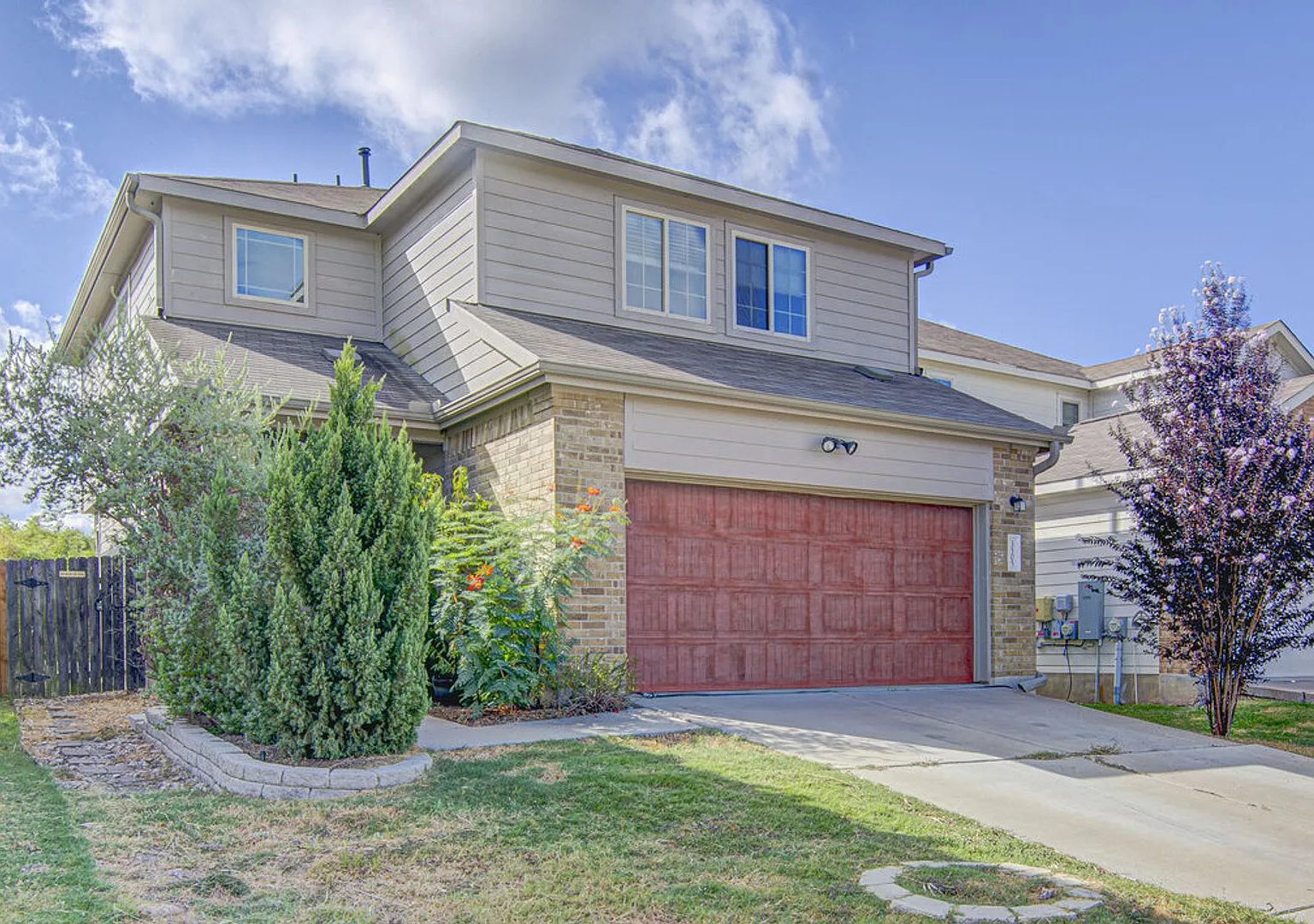 Beautiful 3-Bedroom Home with Bonus Game Room Near Downtown & Airport! — Photo 1