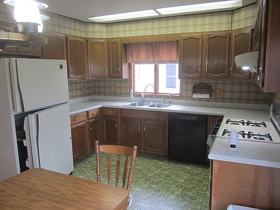 3rd image of 505 Saint Charles St
