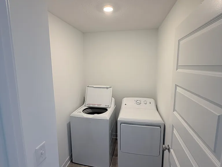2137 Egbert Rd — Photo 28