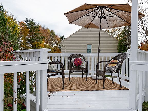 3rd image of 6807 Hartwood Ln