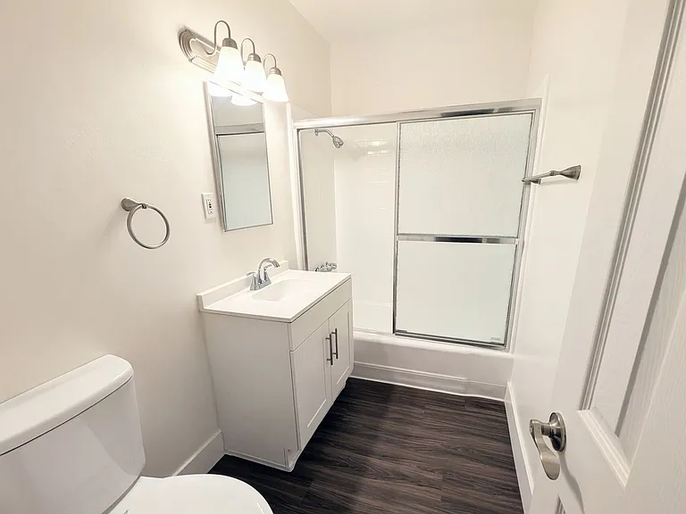 Plaza Apartments — Photo 14