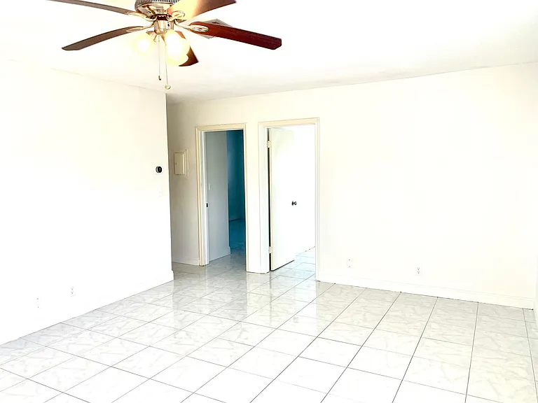 260 NW 19th St #27 — Photo 10