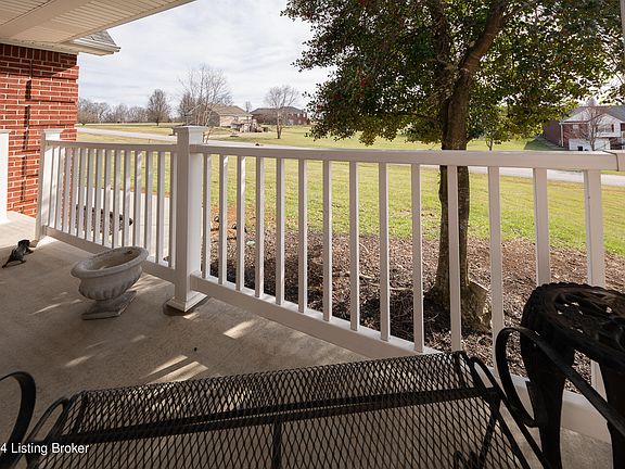 3rd image of 686 Allen Pl N