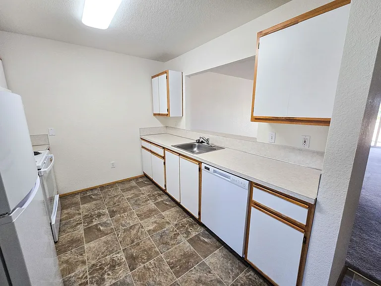 Camelot East Apartments — Photo 19