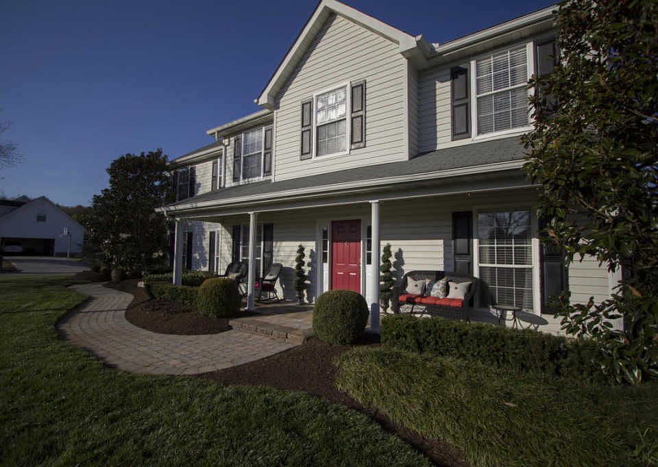 1st image of 802 Barksdale Dr