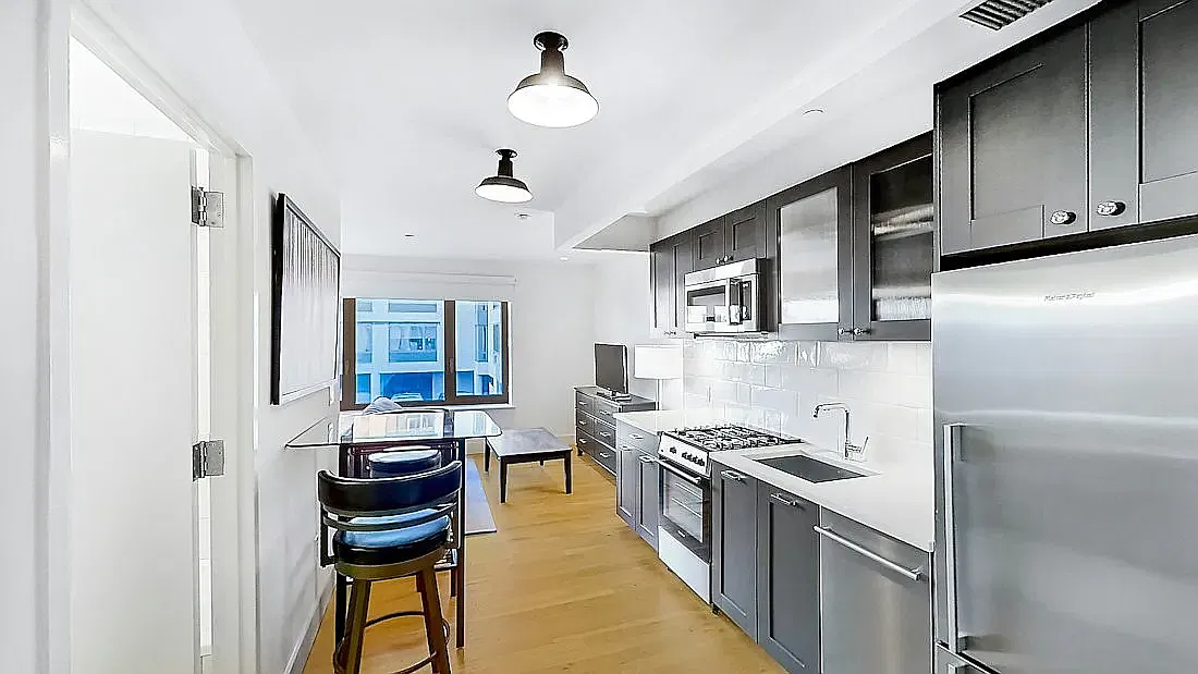 180 Franklin Avenue — Photo 2
