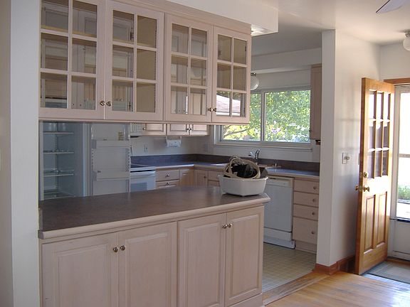 dining to kitchen