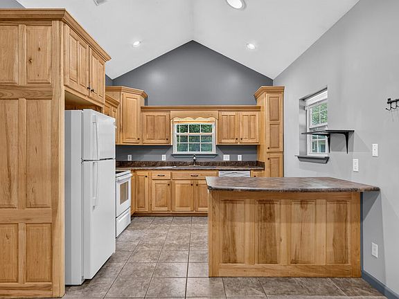 2nd image of 365 Ruby Ln