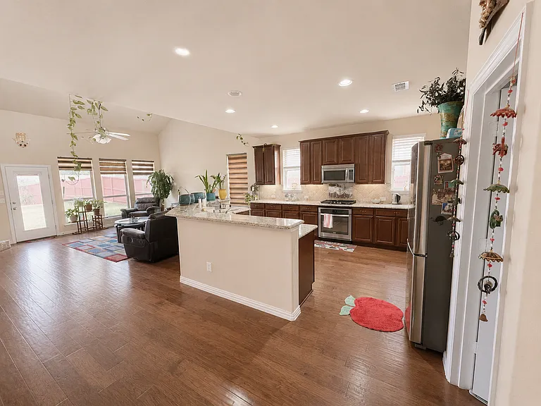 3421 Palm Lake Dr — Photo 4