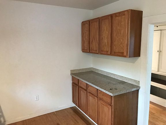 5th image of 1132 N Mariposa Ave