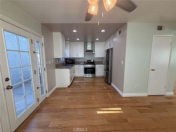 5th image of 19231 Sherman Way Unit 1