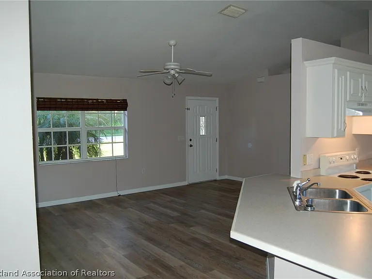 Valerie Blvd — Photo 4