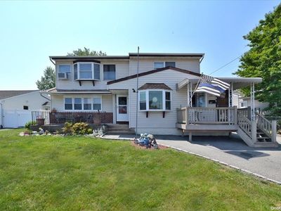 49 Vassar Lane, Hicksville, NY, 11801
