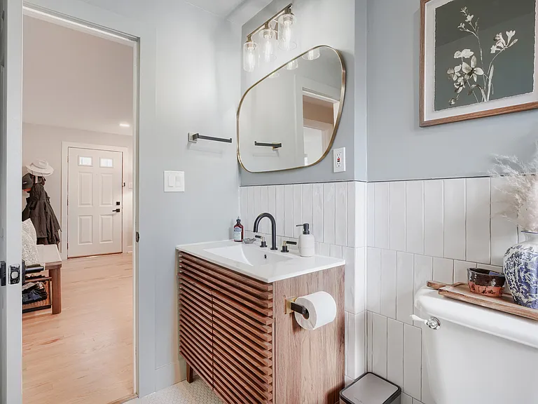 2215 Syracuse St — Photo 14