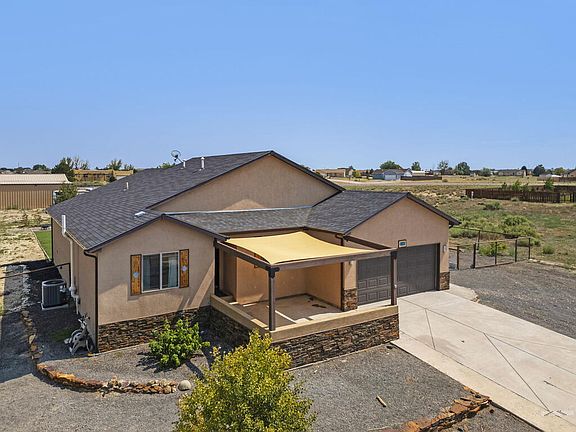 3rd image of 1073 W Mescalero Dr