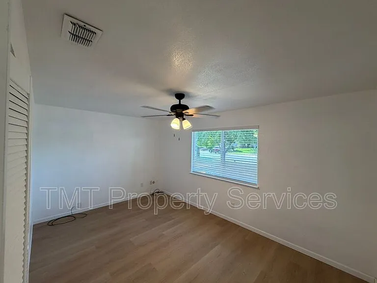 8583 Fairlawn Ct — Photo 9