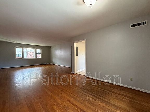 4th image of 1020 Hendersonville Rd APT 7