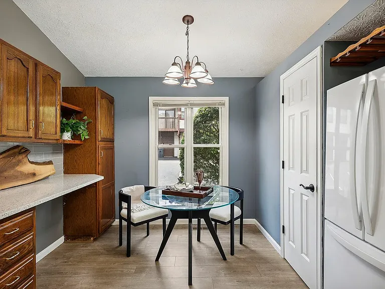 370 Bellpointe Cmns — Photo 6