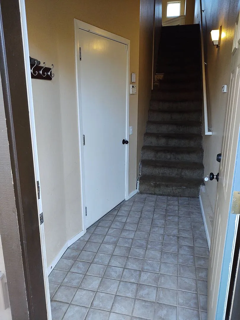 Private 2 bedroom Townhouse close to Nike — Photo 3