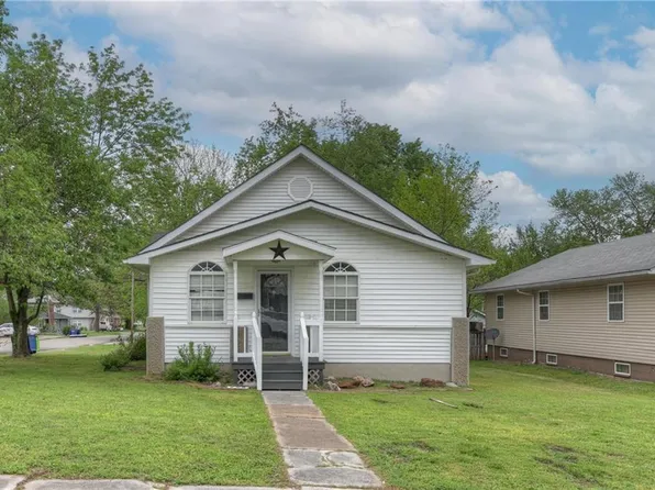 304 E 22nd St, Baxter Springs, KS 66713