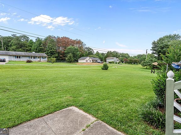 5th image of 135 Russell Ln