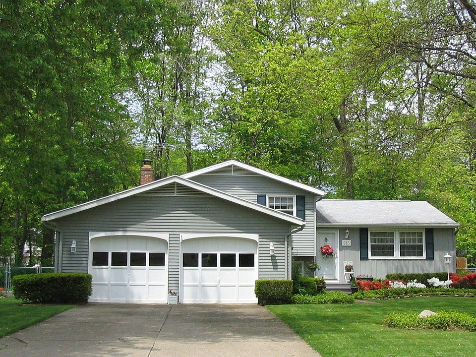 216 Oakhurst - front
