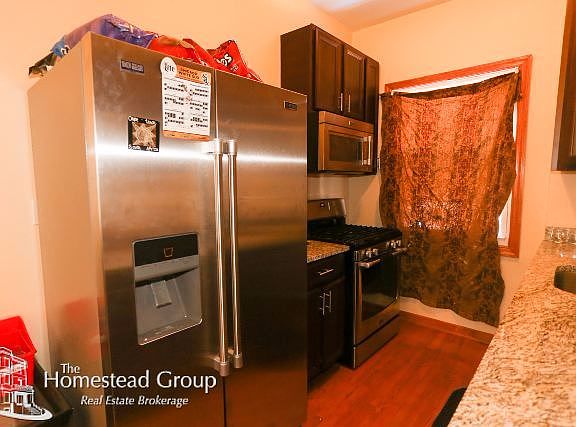 3rd image of 870 W Buckingham Pl #Chouse