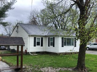 146 Meyer St, Flora, IL 62839