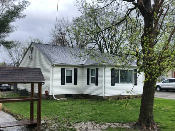 146 Meyer St, Flora, IL 62839