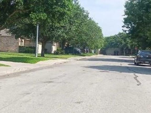 Exterior Neighborhood (street photo)
